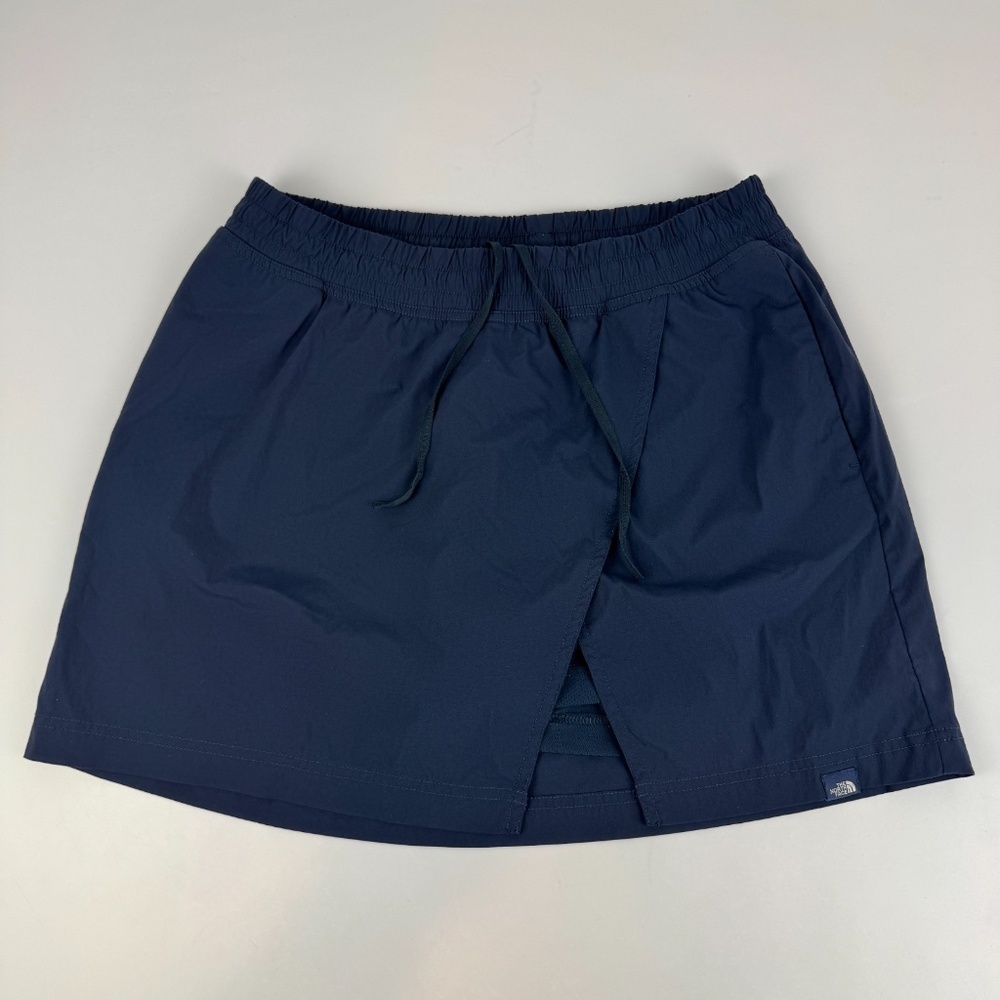 The North Face Womens Size M Flashdry Active Skort Navy Blue